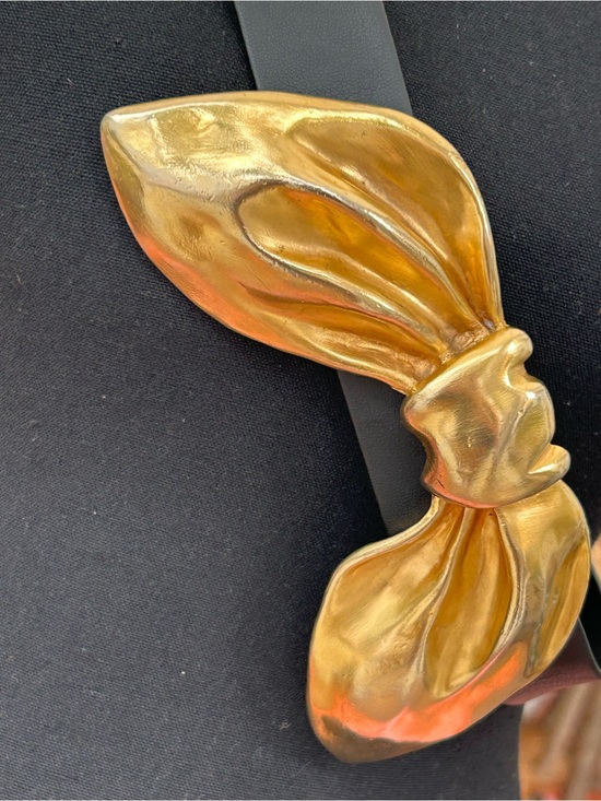 Stunning! Vintage 1988 Margarit Bererra large gold bow statement belt. main image 8